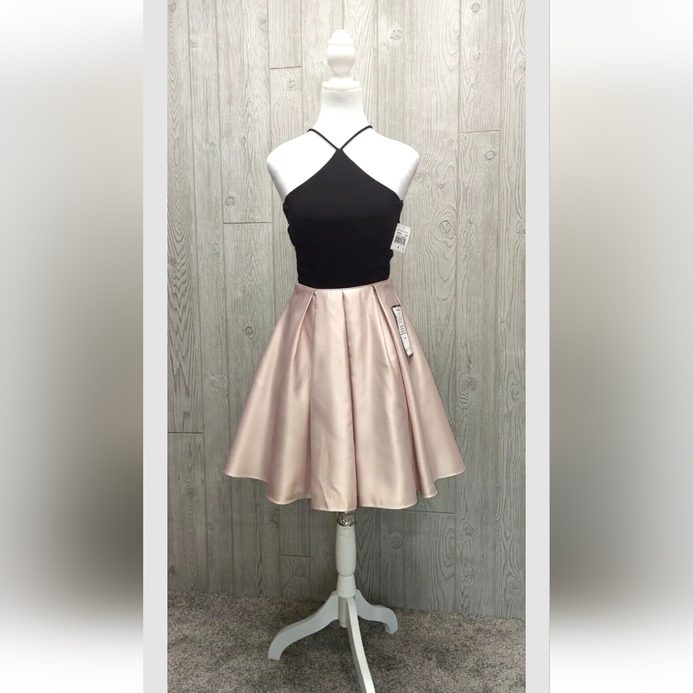 Blondie Nites Womens Cocktail and Party Dress Juniors Black /Ivory Size 1 -New